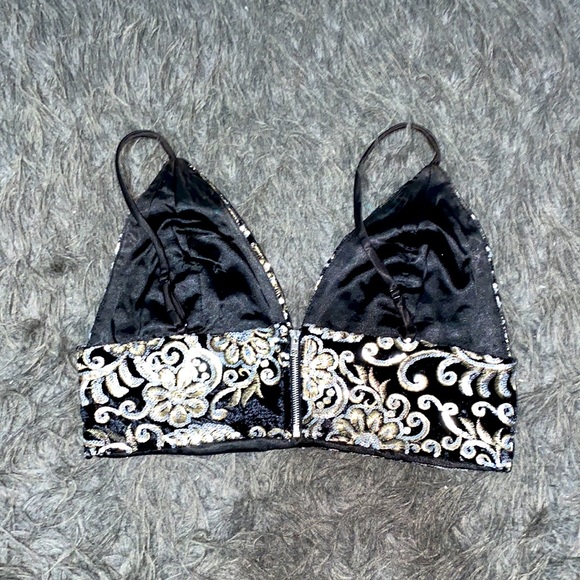 Sequince Crop Top - Picture 2 of 3